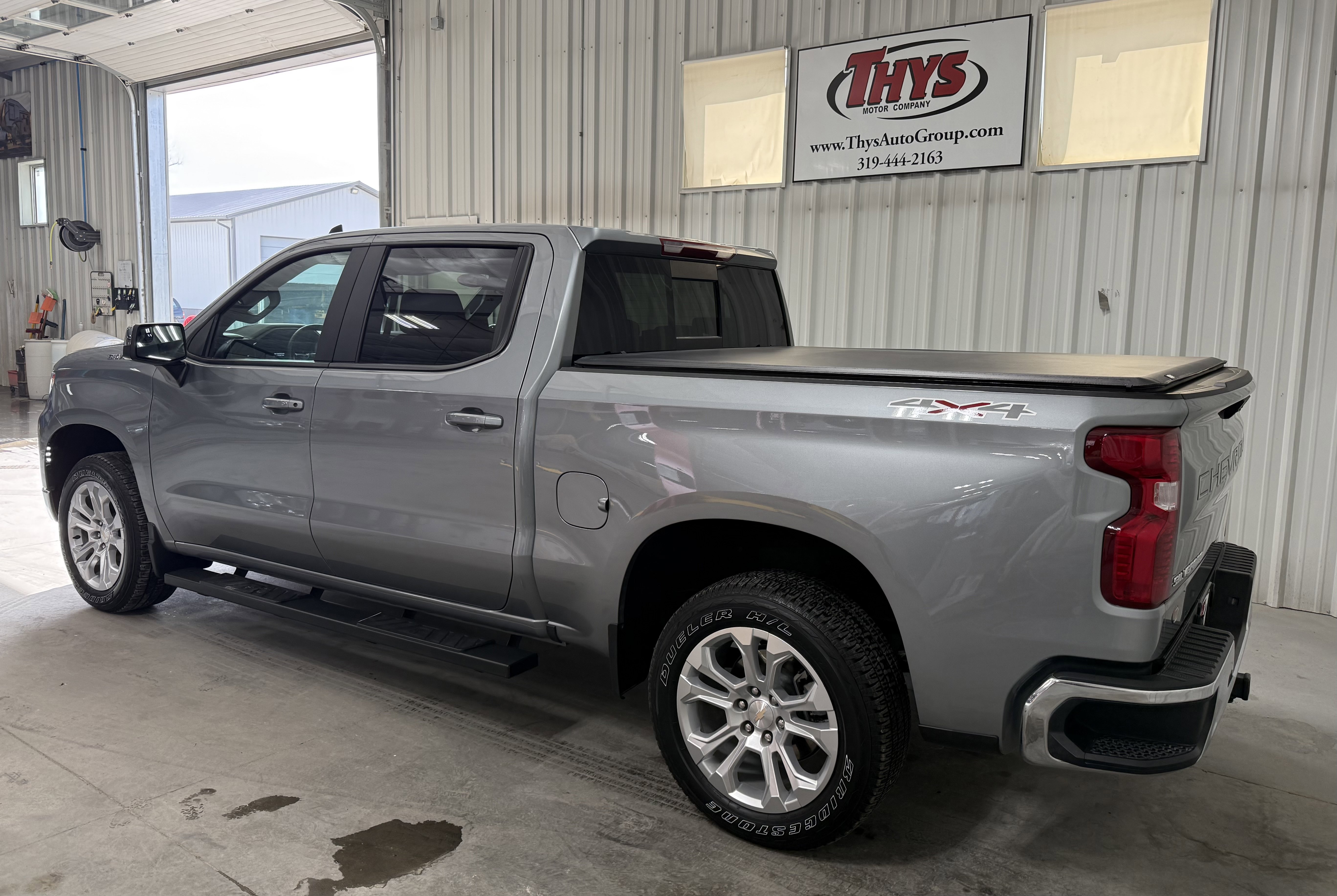 Used 2025 Chevrolet Silverado 1500 LT w/ Leather Package AWD/4WD image 11