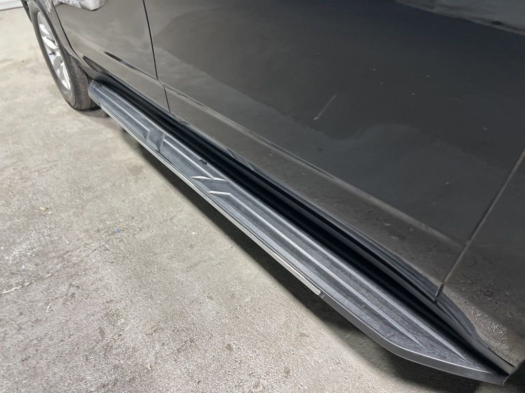 Used 2024 Chevrolet Suburban LT image 18