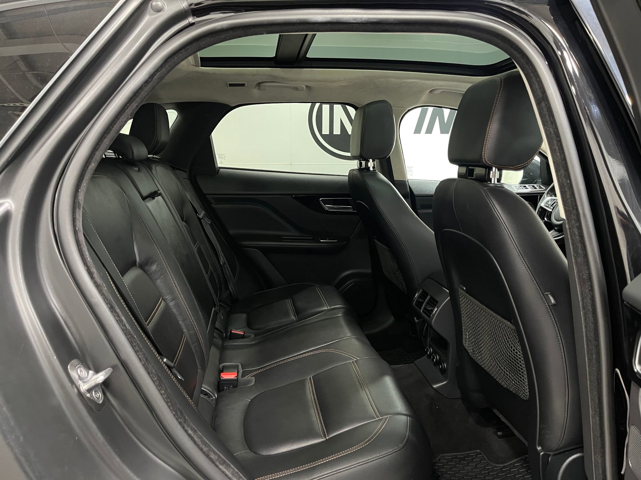 Used 2019 Jaguar F-PACE Prestige image 31