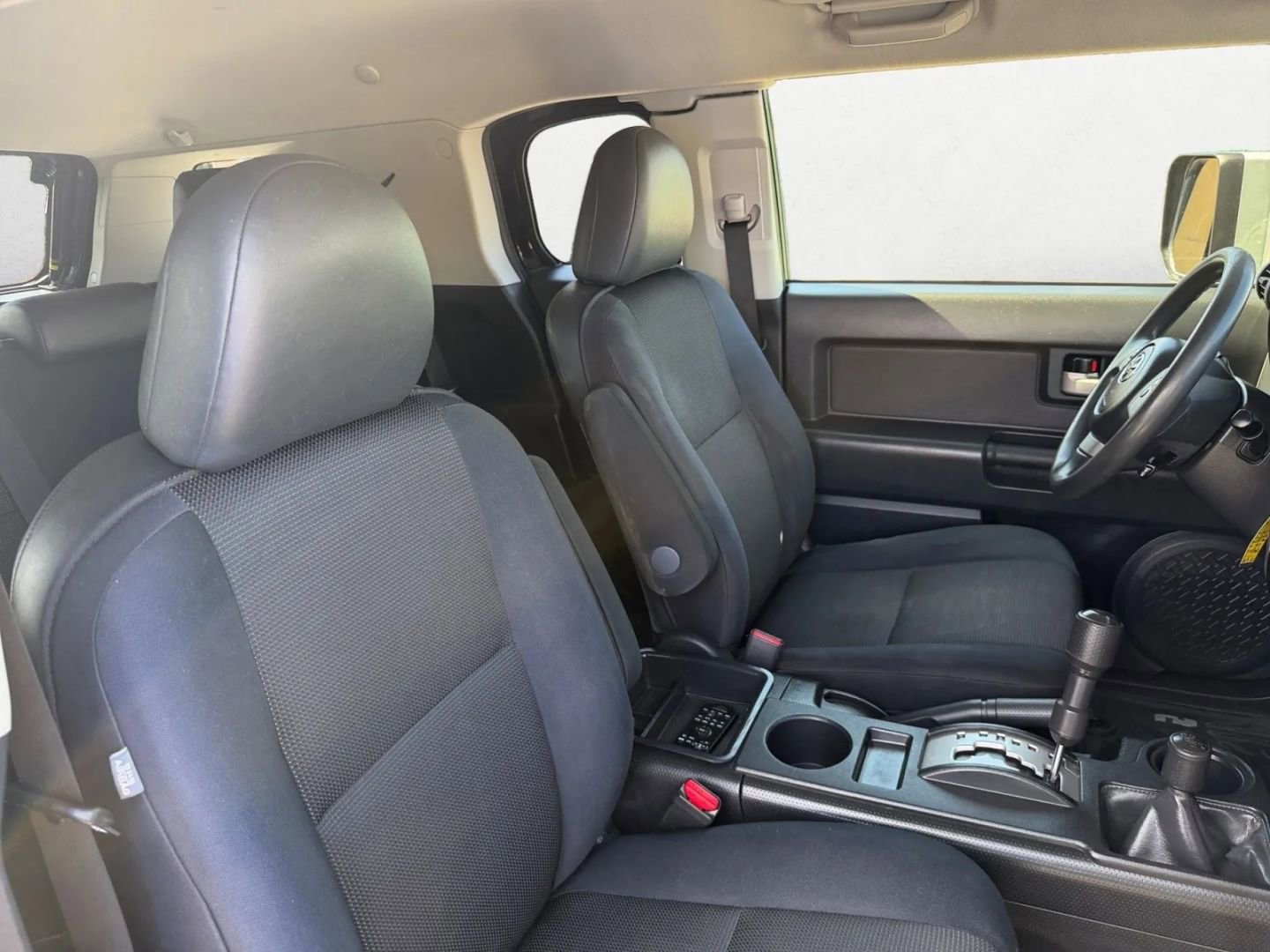 Used 2013 Toyota FJ Cruiser 4WD image 28