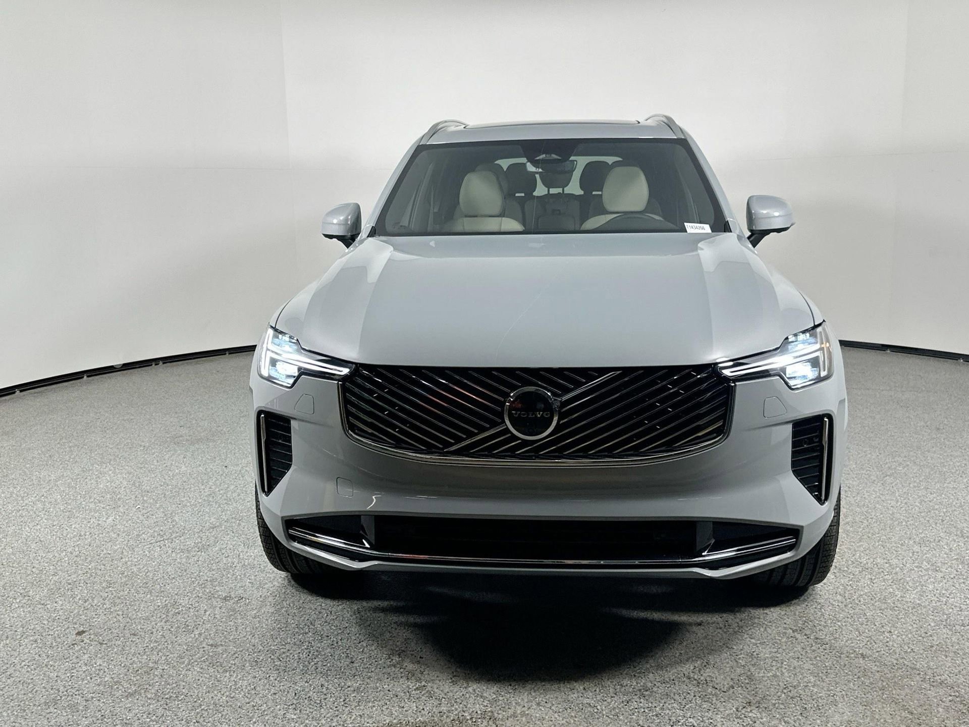 New 2026 Volvo XC90 B6 Plus w/ Protection Package Premier image 2
