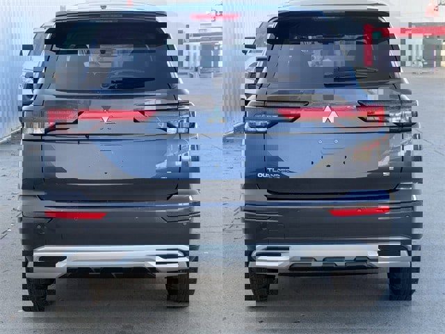 Used 2024 Mitsubishi Outlander SE image 5