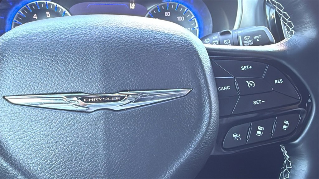 Used 2020 Chrysler Pacifica Touring-L Plus image 22