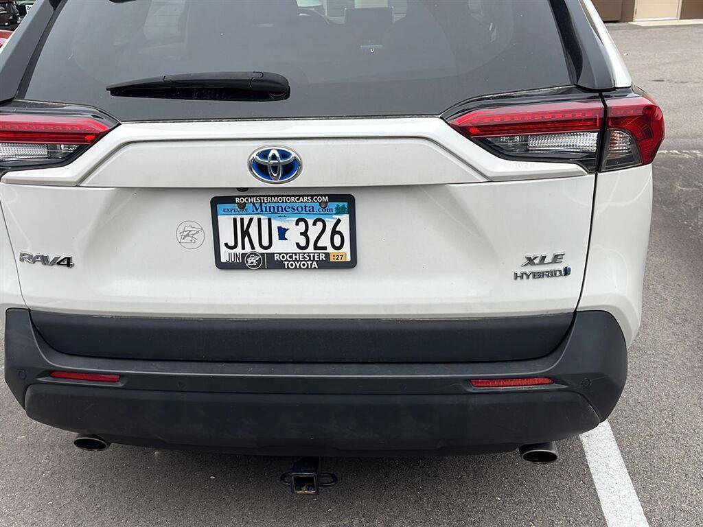 Used 2022 Toyota RAV4 XLE Premium AWD/4WD image 15
