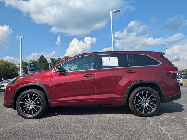 Used 2018 Toyota Highlander SE FWD image 7