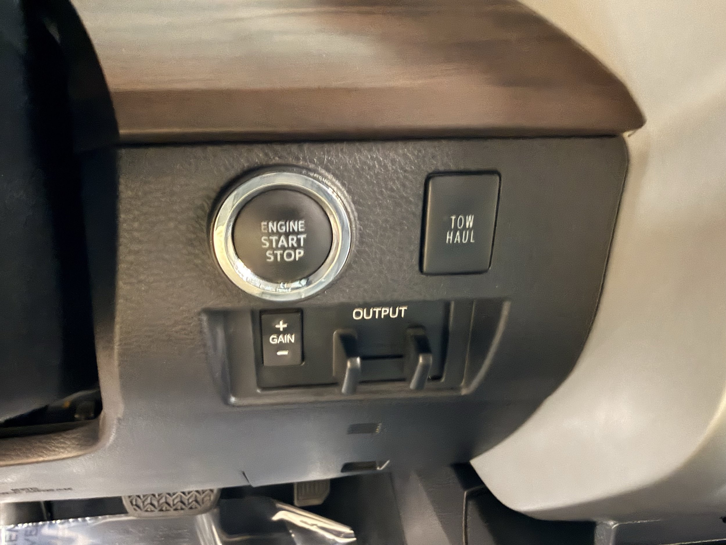 Used 2021 Toyota Tundra Limited w/ Limited Premium Package AWD/4WD image 31