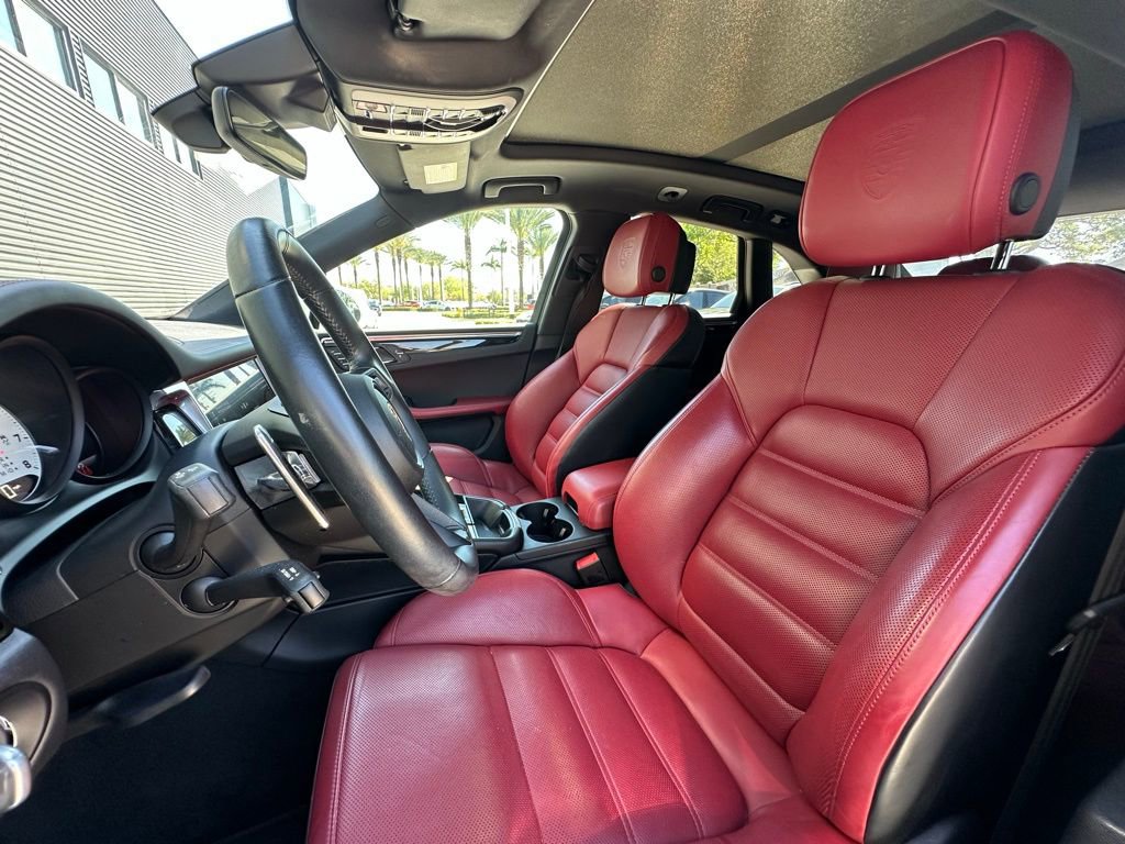 Certified 2023 Porsche Macan S image 5
