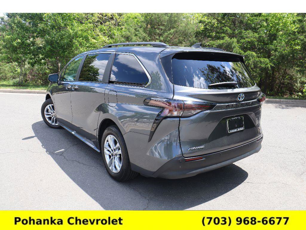 Used 2025 Toyota Sienna XLE w/ XLE Plus Package AWD/4WD image 5