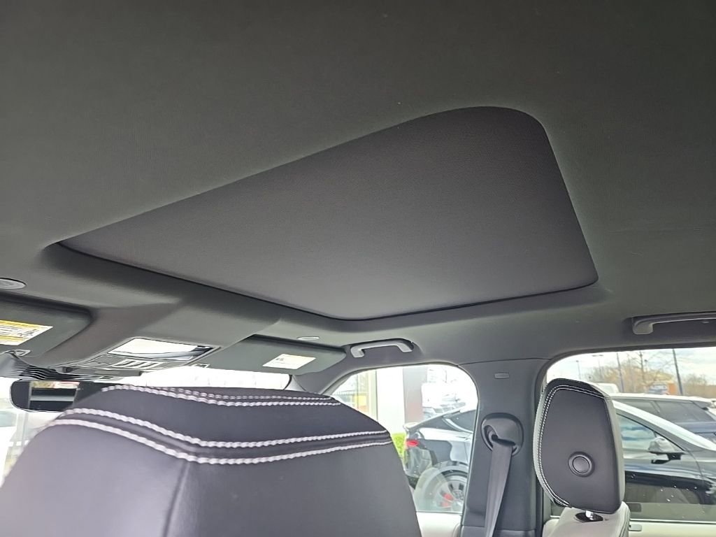 Used 2023 Land Rover Discovery S R-Dynamic image 15