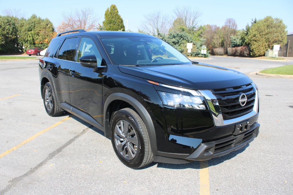 Used 2025 Nissan Pathfinder SV w/ SV Premium Package AWD/4WD image 2
