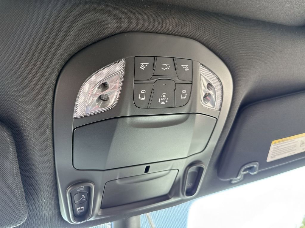 New 2026 Chrysler Pacifica Limited w/ Trailer Tow Group image 17