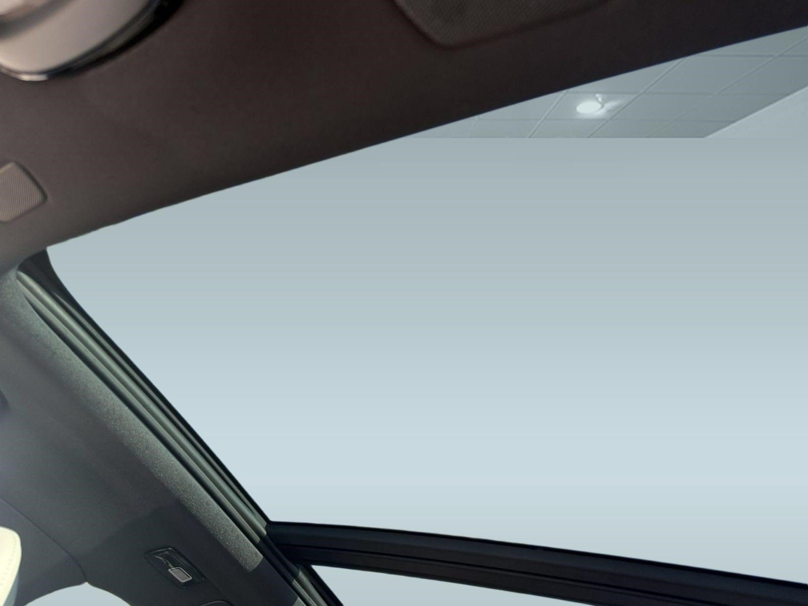 New 2027 Volvo XC60 B5 Plus AWD/4WD image 24