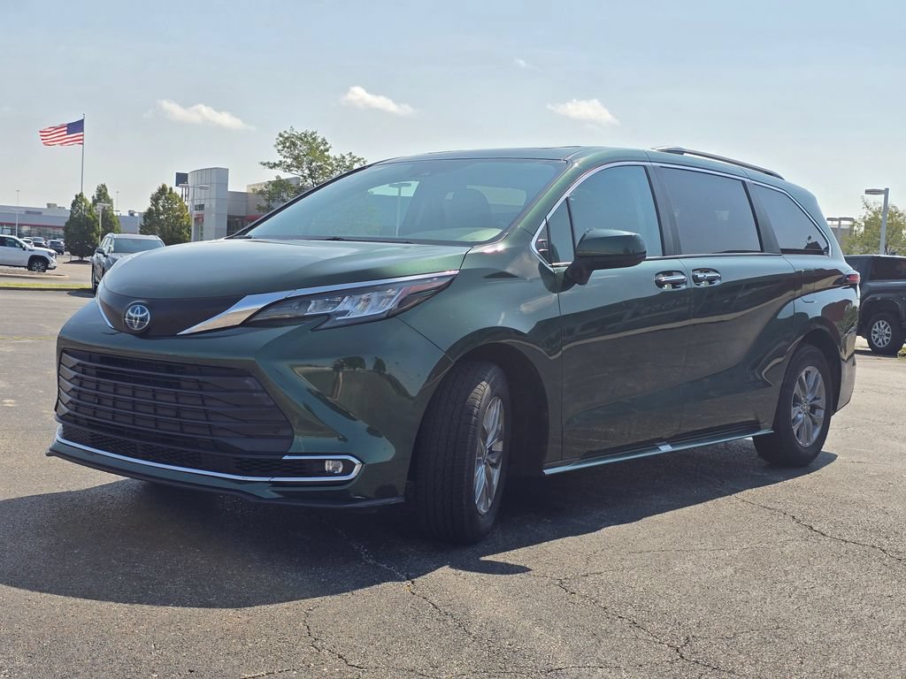 Certified 2024 Toyota Sienna XLE FWD image 12
