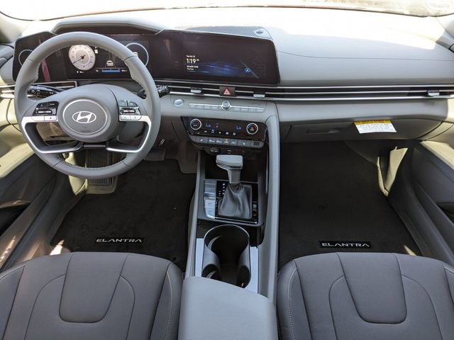 Certified 2025 Hyundai Elantra SEL FWD image 14