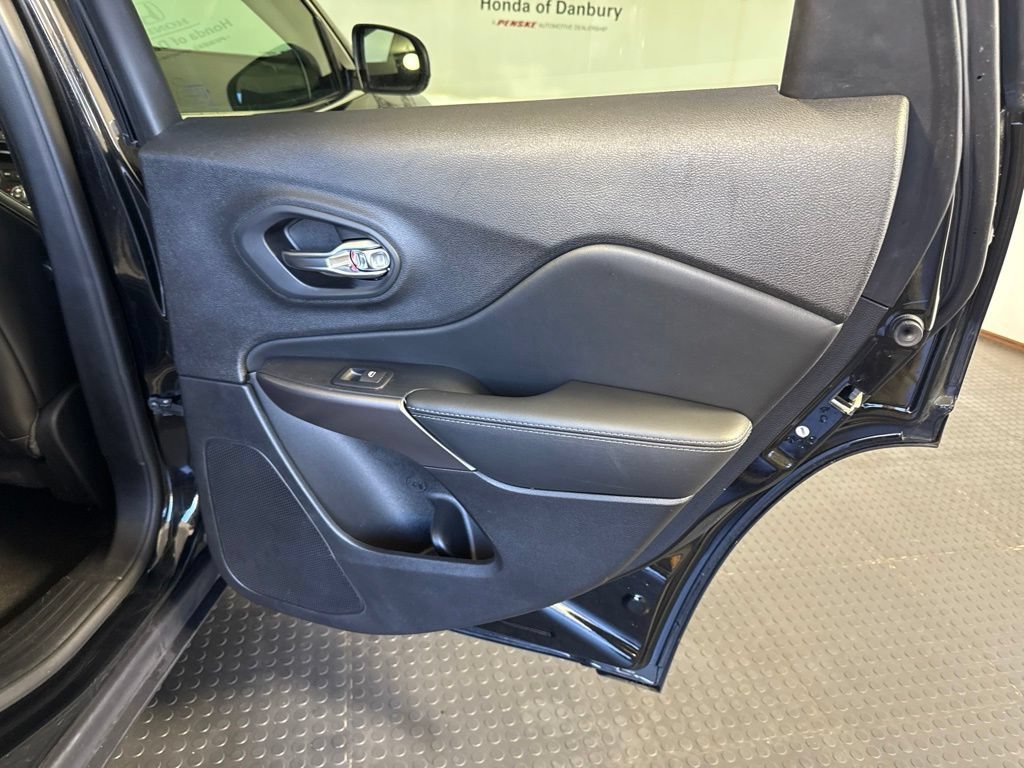Used 2021 Jeep Cherokee Limited w/ Elite Package AWD/4WD image 7
