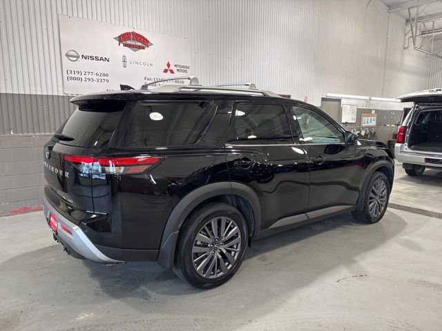 Certified 2024 Nissan Pathfinder SL w/ SL Premium Package AWD/4WD image 4