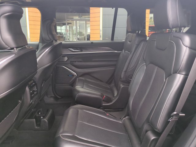Used 2021 Jeep Grand Cherokee L Overland w/ Luxury Tech Group IV AWD/4WD image 14