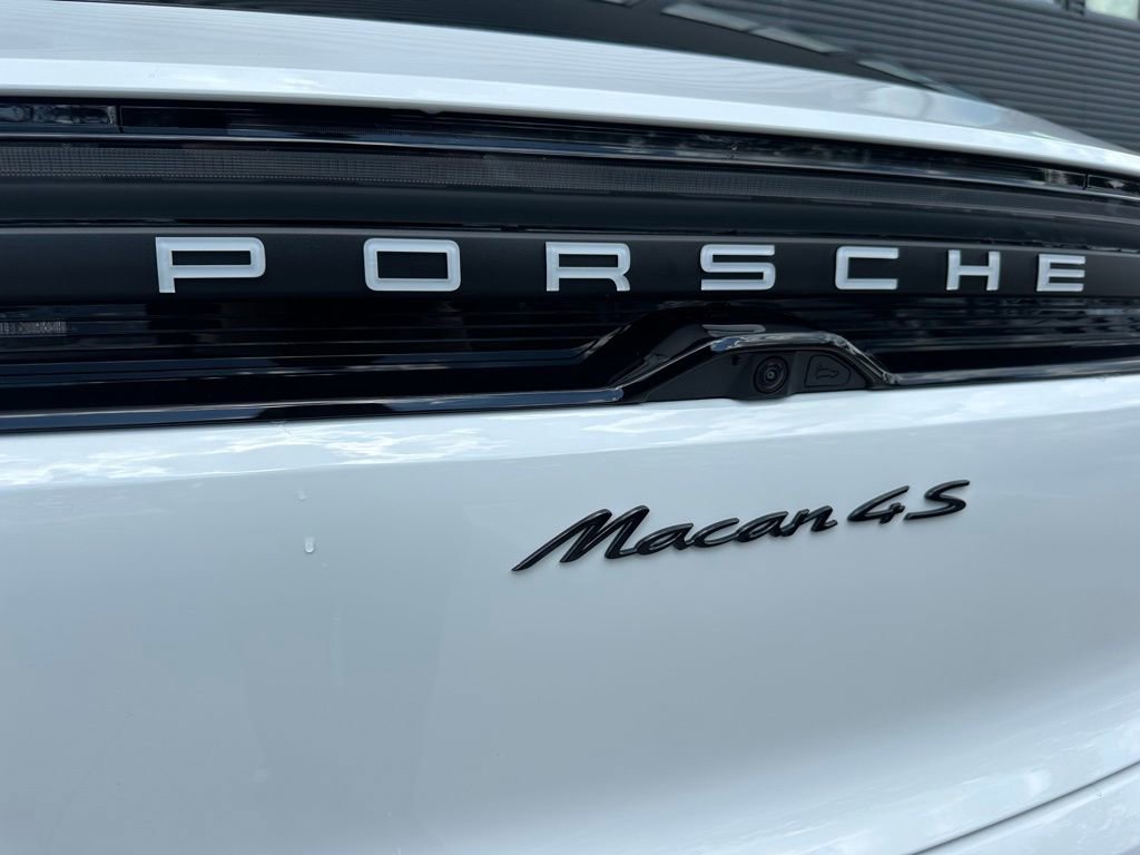 Used 2026 Porsche Macan 4S Electric image 14