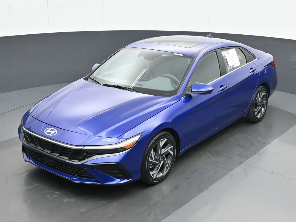 Used 2025 Hyundai Elantra SEL FWD image 17