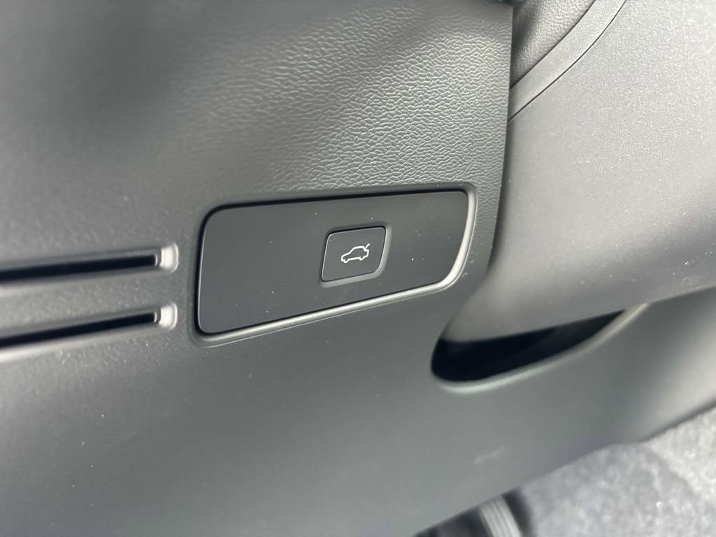 New 2025 Volvo XC40 B5 Core w/ Protection Package Premier image 14