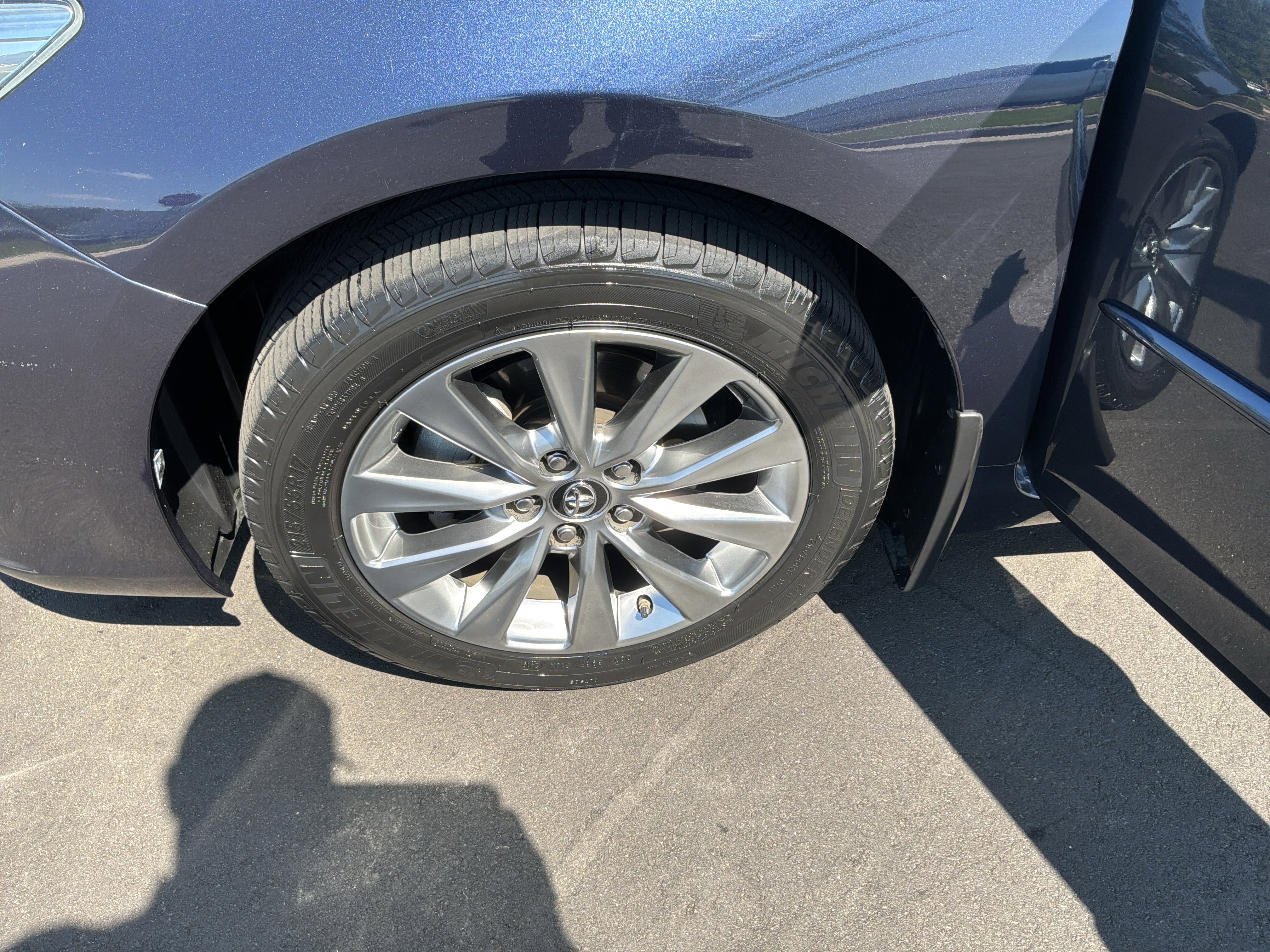 Used 2017 Toyota Camry XLE FWD image 19