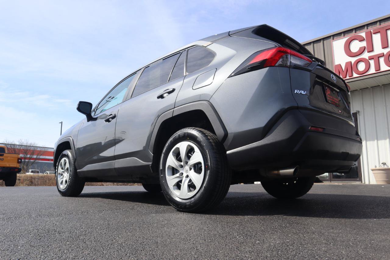 Used 2019 Toyota RAV4 LE w/ All Weather Liner Package AWD/4WD image 17