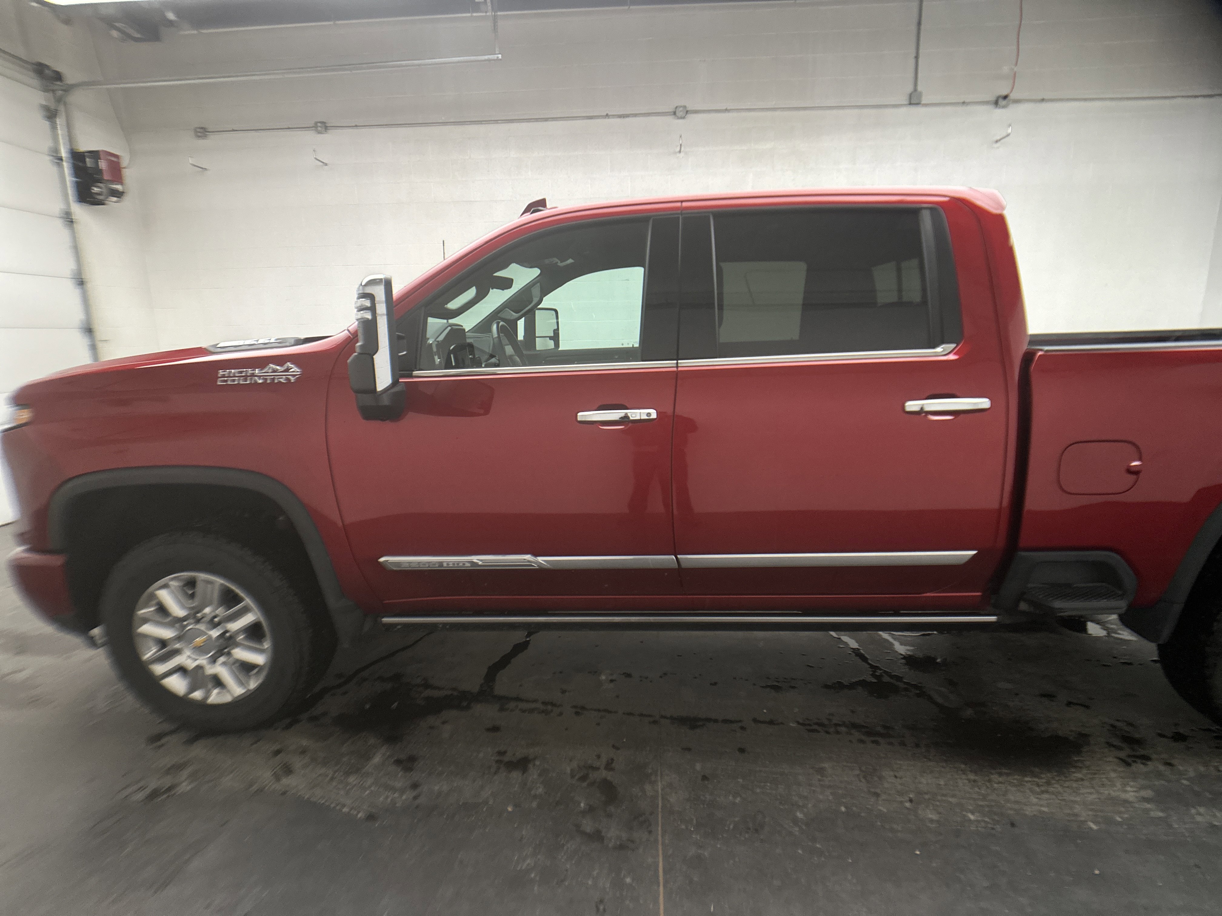 Used 2024 Chevrolet Silverado 2500 High Country w/ Technology Package image 7