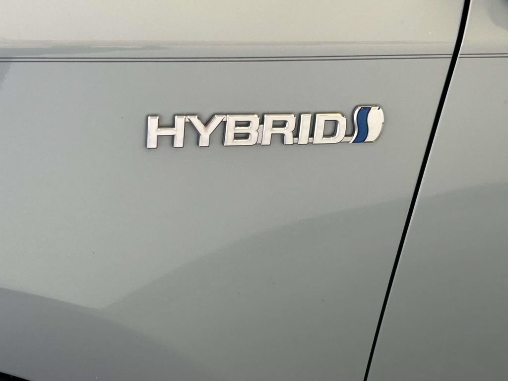Used 2016 Toyota Prius V Four FWD image 9