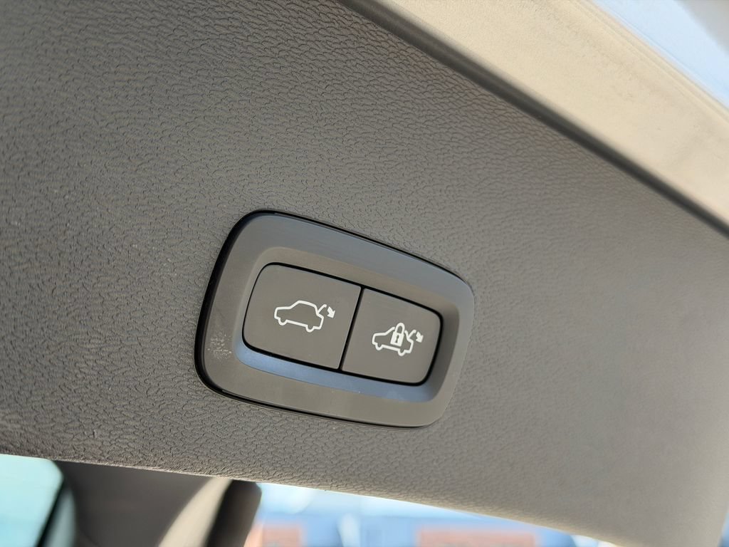 Certified 2023 Volvo C40 P8 Recharge Ultimate w/ Protection Package Premier AWD/4WD image 29