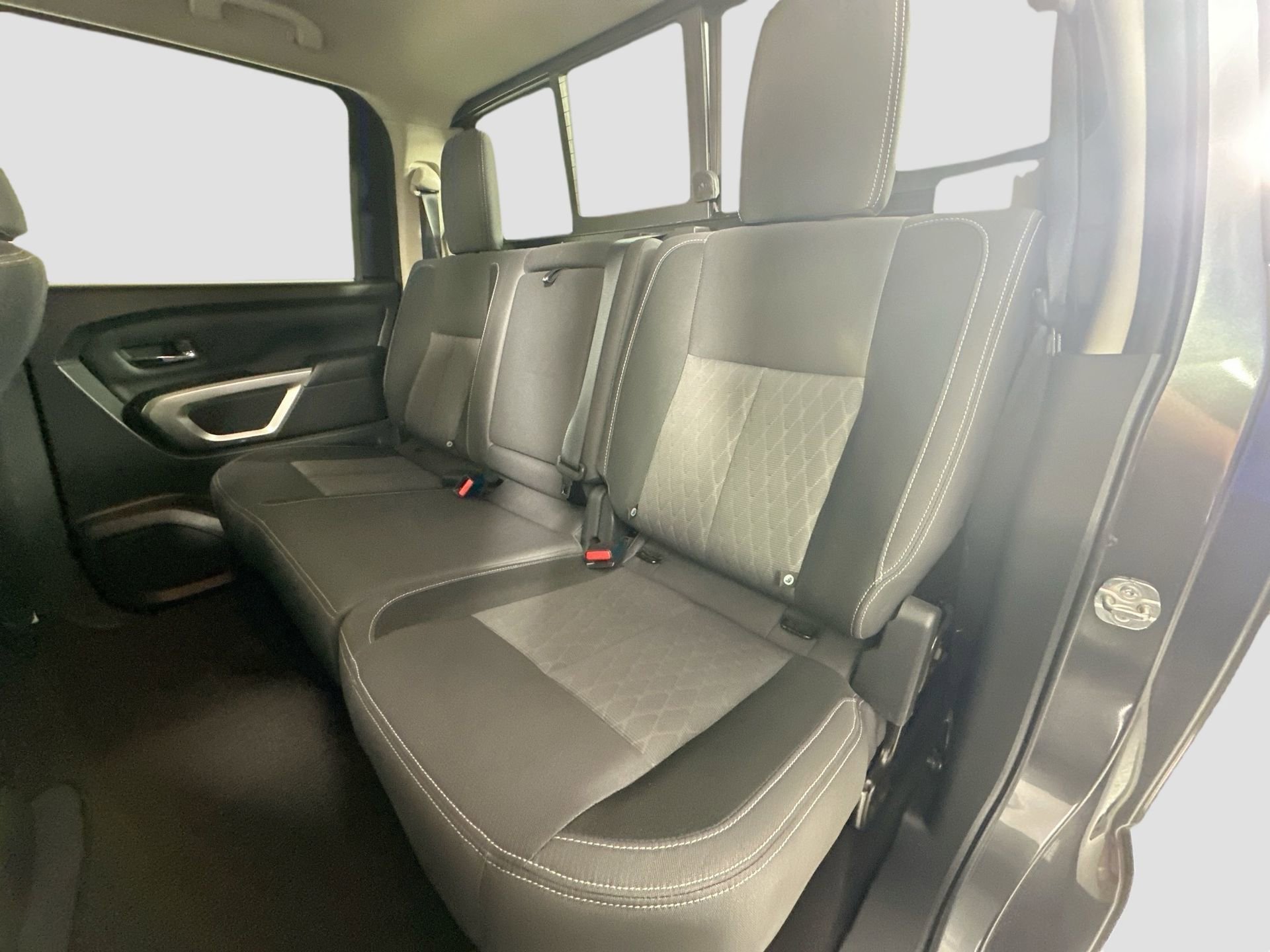 Used 2022 Nissan Titan SV w/ SV Convenience Package image 28