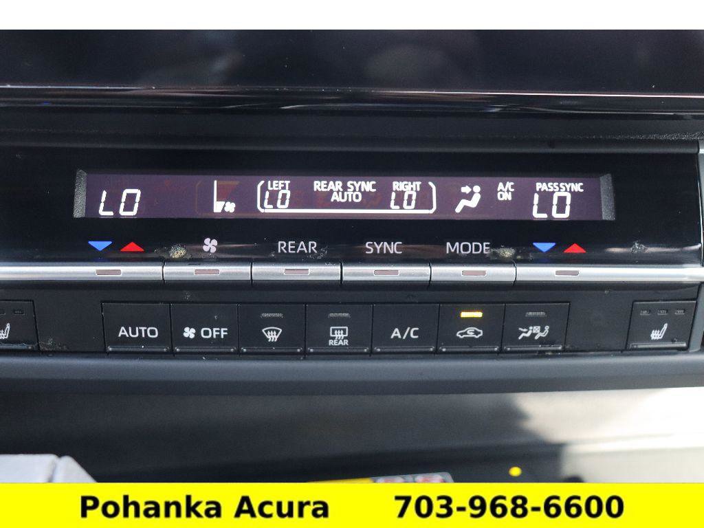 Used 2025 Toyota Sienna XLE Woodland Edition image 18