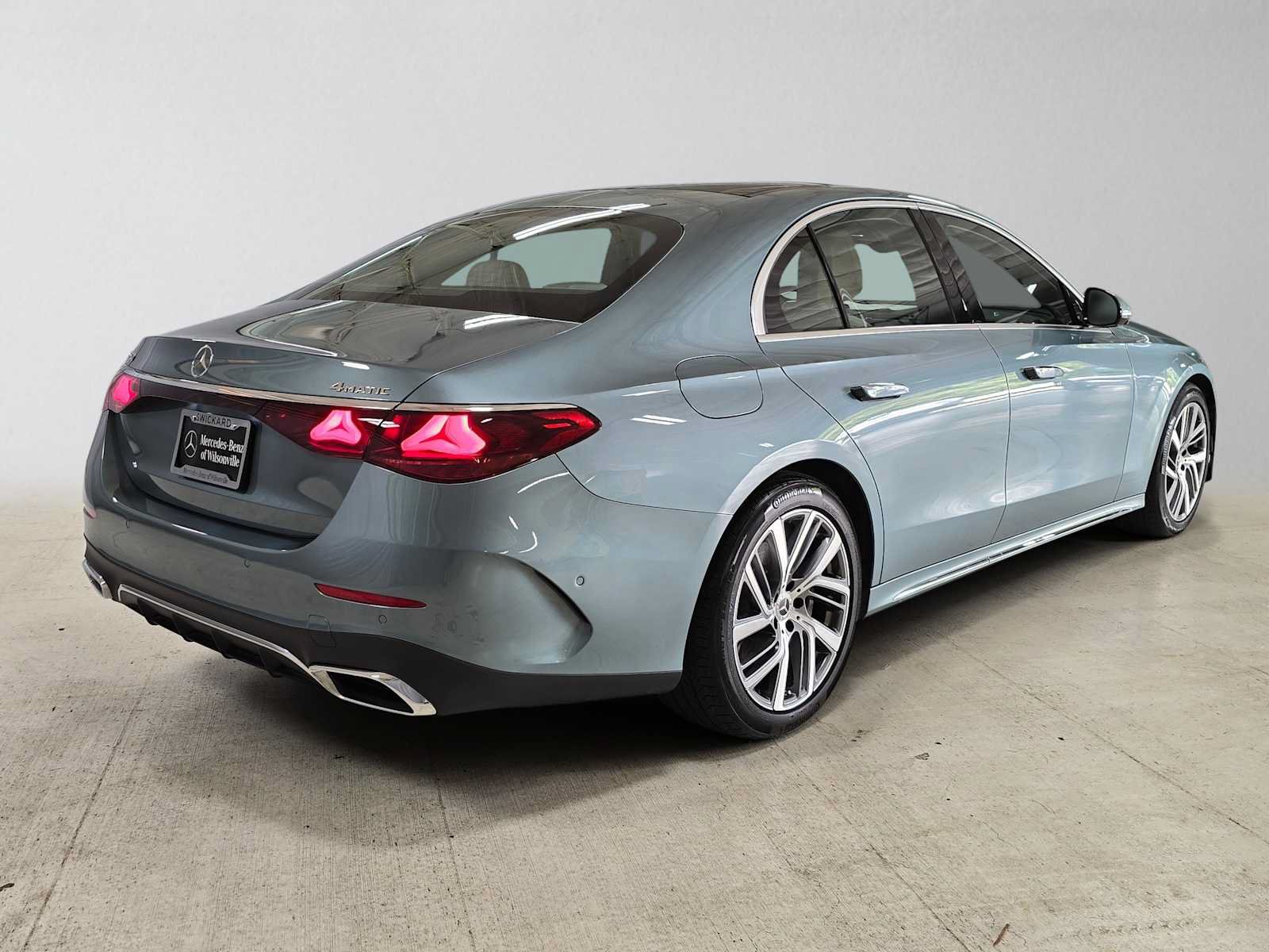 Used 2026 Mercedes-Benz E 350 4MATIC Sedan image 3