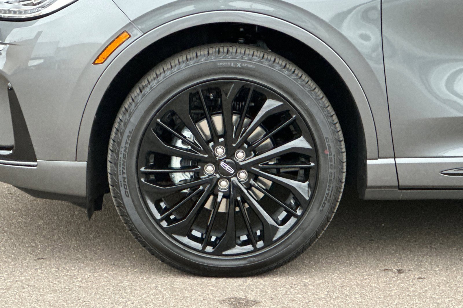 New 2025 Lincoln Corsair Reserve w/ Equipment Group 202A image 23