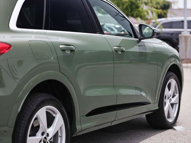 Certified 2025 Audi Q5 Premium Plus w/ Premium Plus AWD/4WD image 8