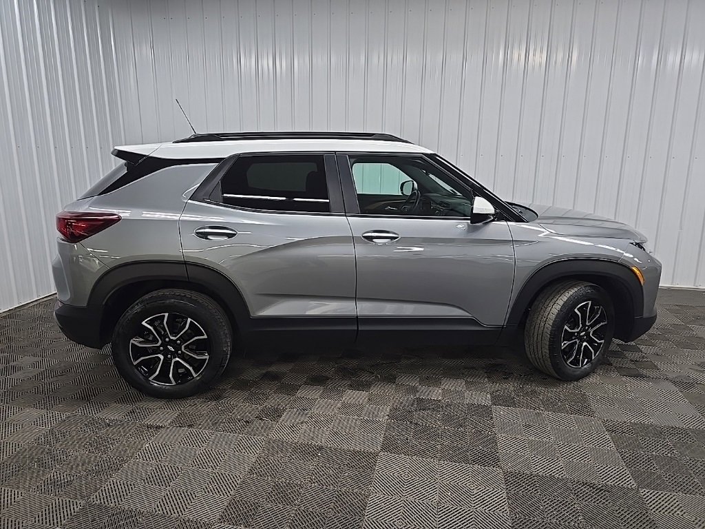 Used 2023 Chevrolet TrailBlazer ACTIV w/ Convenience Package image 2