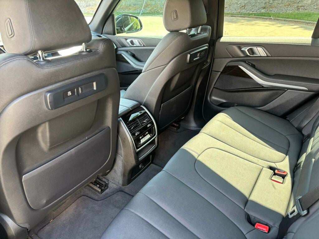 Used 2021 BMW X5 xDrive40i w/ Convenience Package AWD/4WD image 16