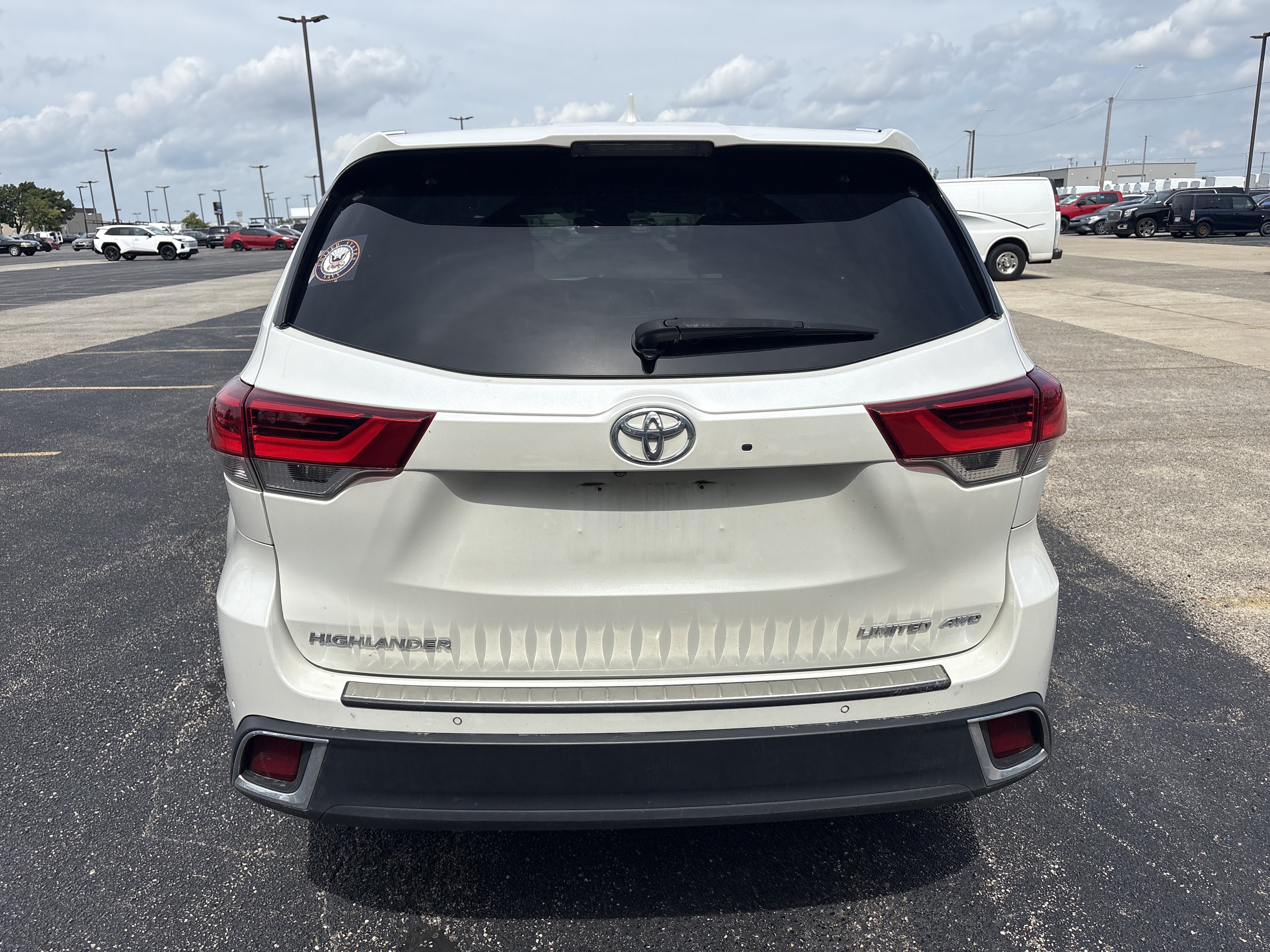 Used 2017 Toyota Highlander Limited w/ Protection Package #3 AWD/4WD image 4