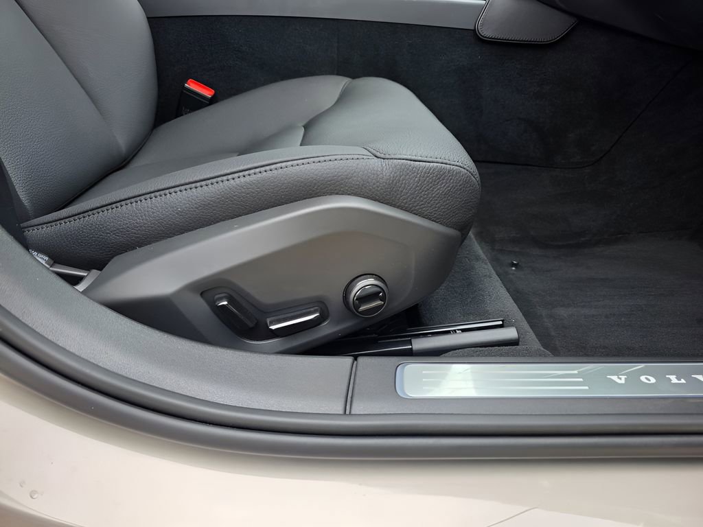 Used 2025 Volvo S90 B6 Plus w/ Protection Package Premier image 12