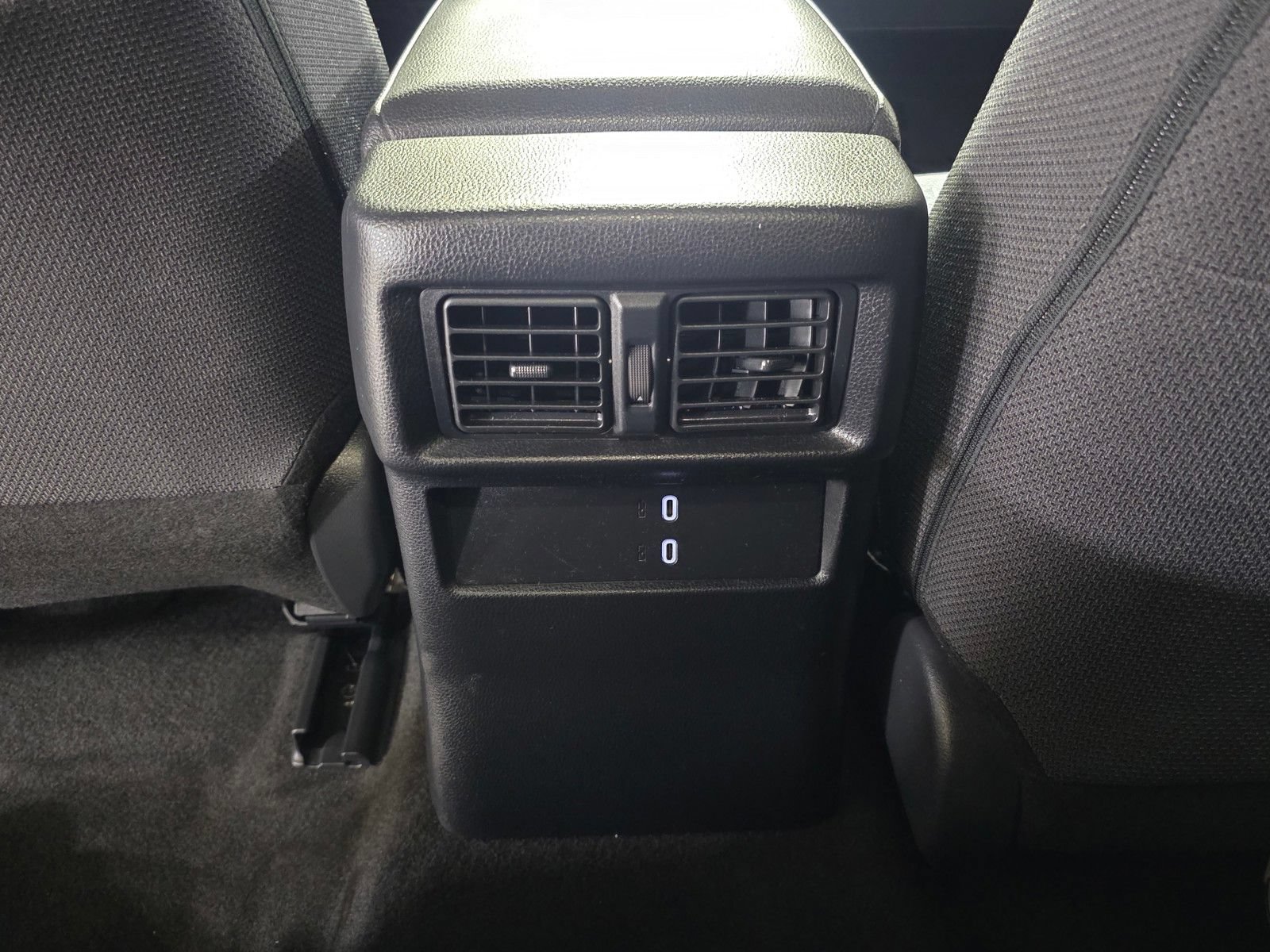 Used 2025 Toyota 4Runner SR5 AWD/4WD image 17