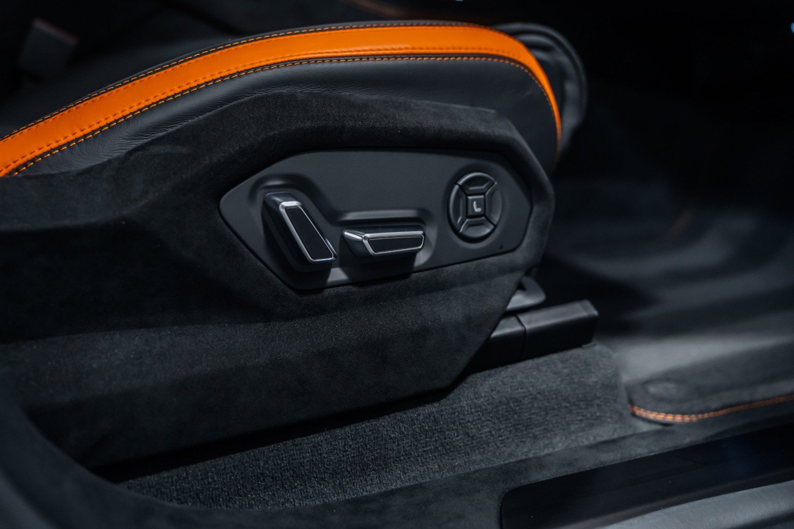 Used 2024 Lamborghini Urus Performante AWD/4WD image 27