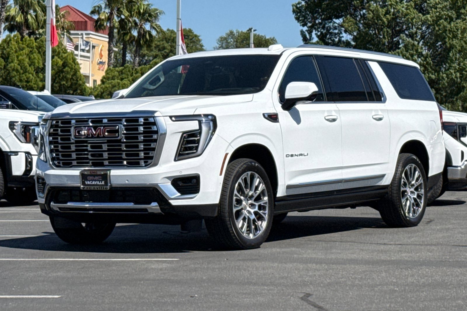 New 2026 GMC Yukon XL Denali w/ Denali Reserve Package AWD/4WD image 9