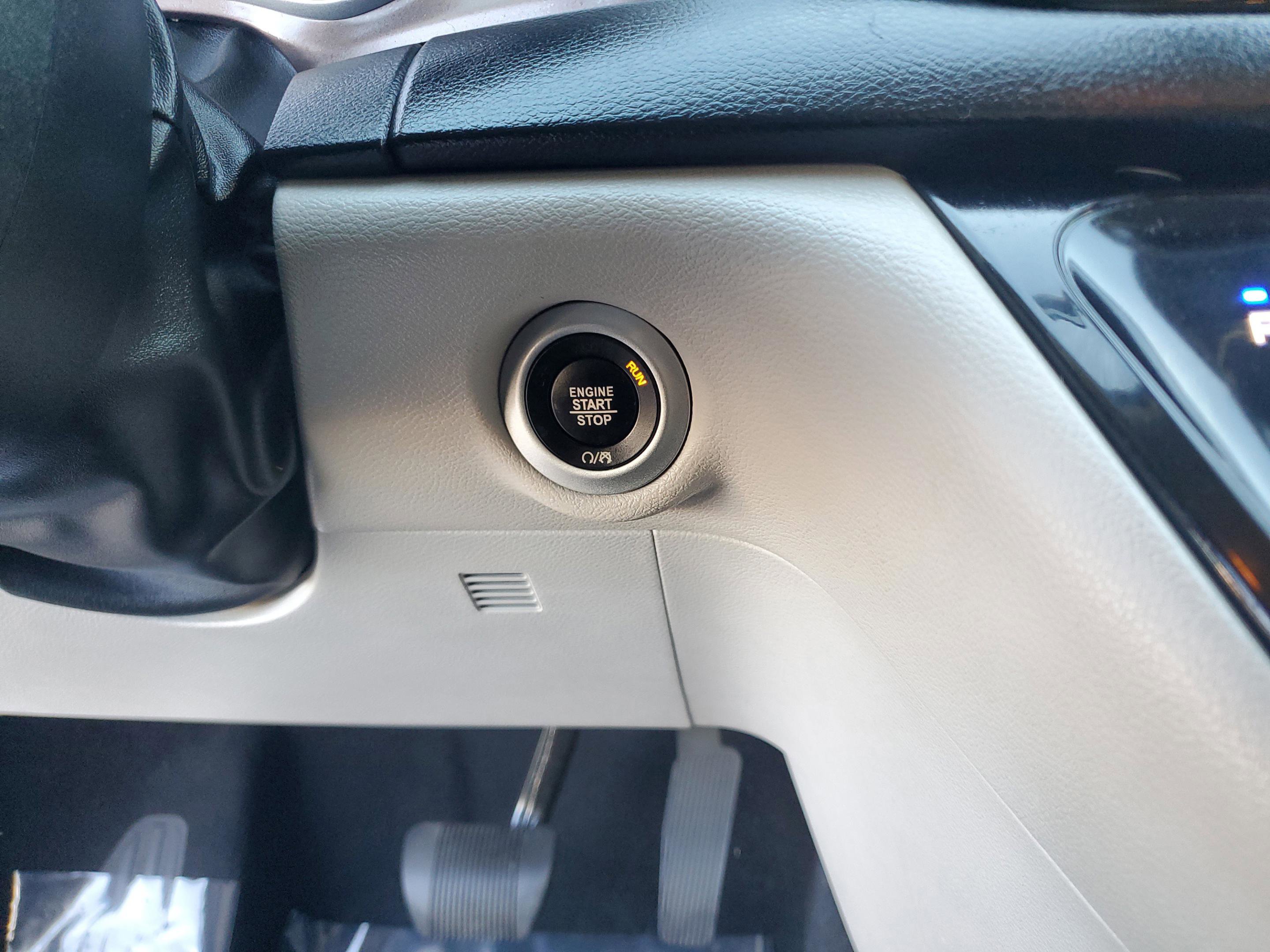 Used 2022 Volkswagen Atlas Cross Sport SE image 23