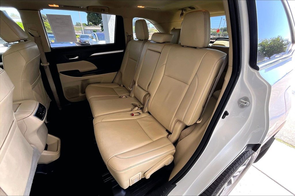 Used 2019 Toyota Highlander XLE AWD/4WD image 22