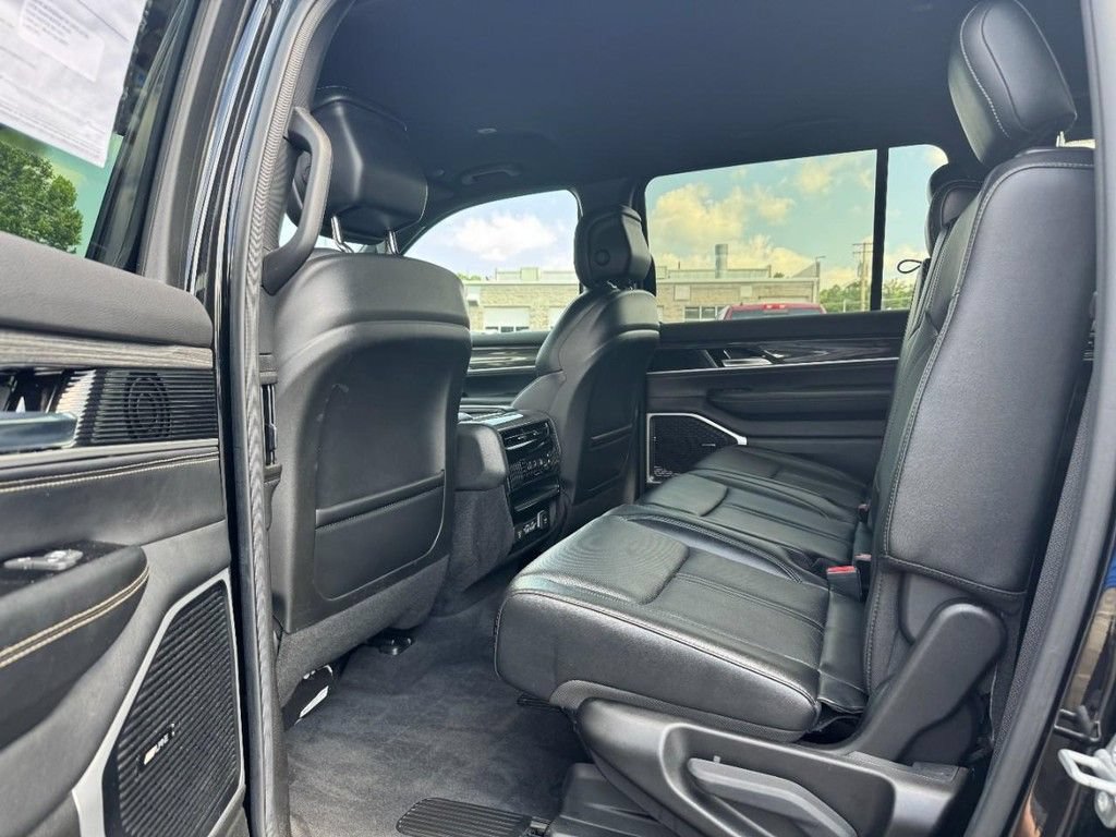 Used 2022 Jeep Wagoneer Series II AWD/4WD image 14