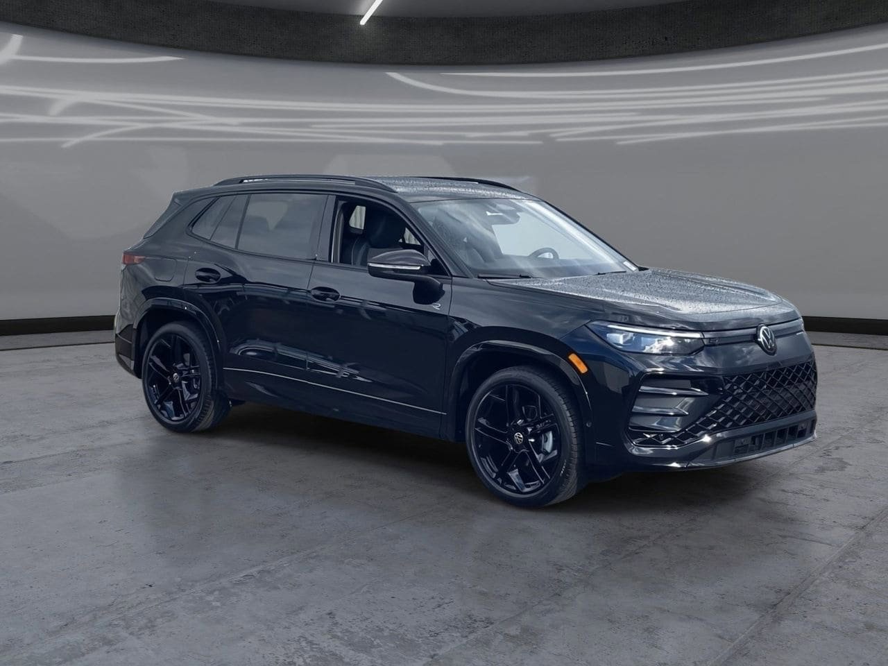 New 2026 Volkswagen Tiguan SE R-Line image 2