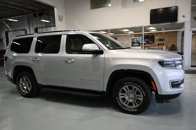 Used 2022 Jeep Wagoneer Series I AWD/4WD image 4