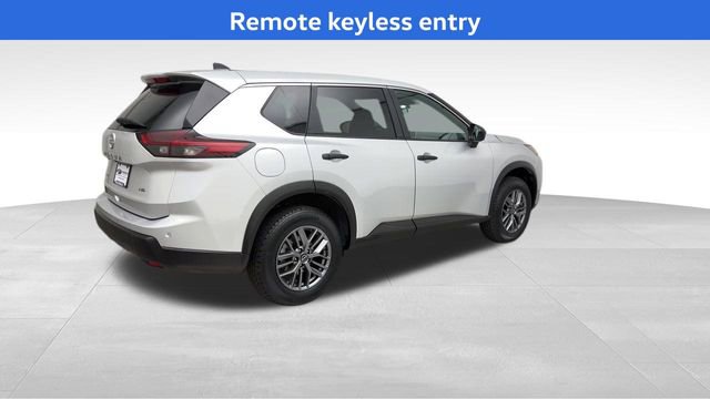 Used 2024 Nissan Rogue S image 2