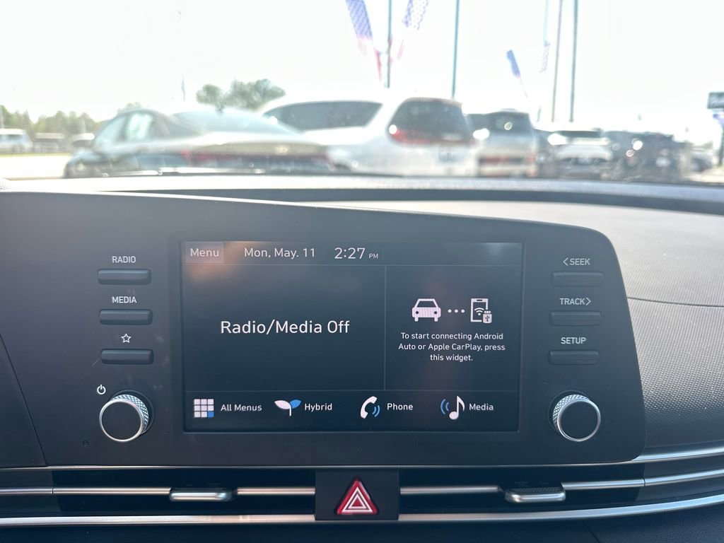 Used 2025 Hyundai Elantra Hybrid FWD image 21