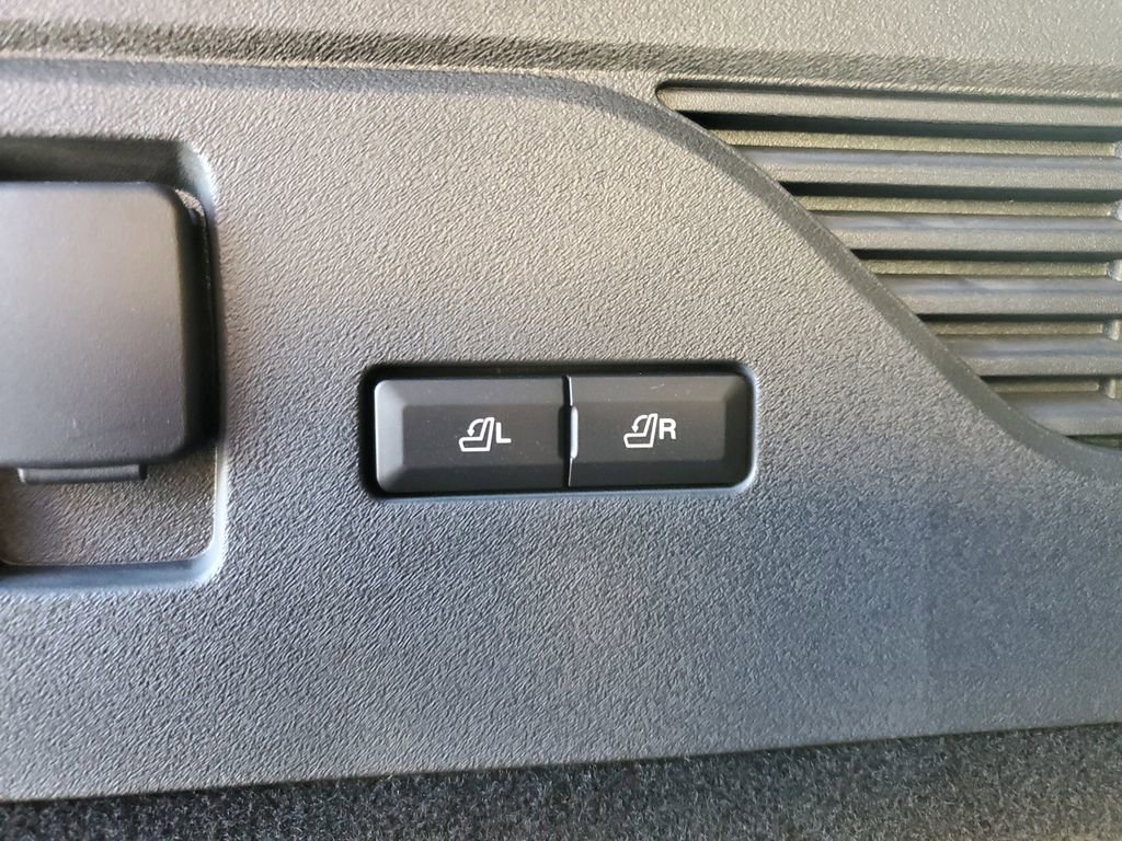 Used 2024 Lincoln Nautilus Premier w/ Jet Appearance Package image 17