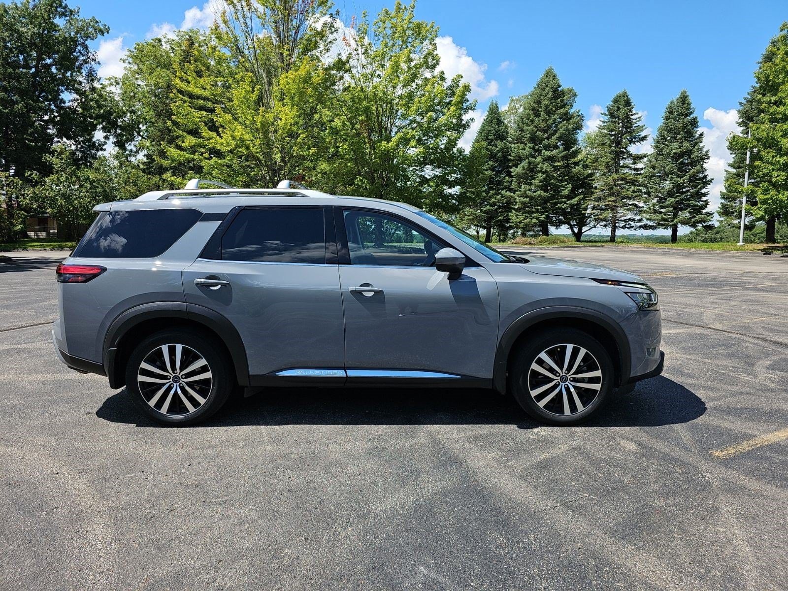 Used 2024 Nissan Pathfinder Platinum AWD/4WD image 7